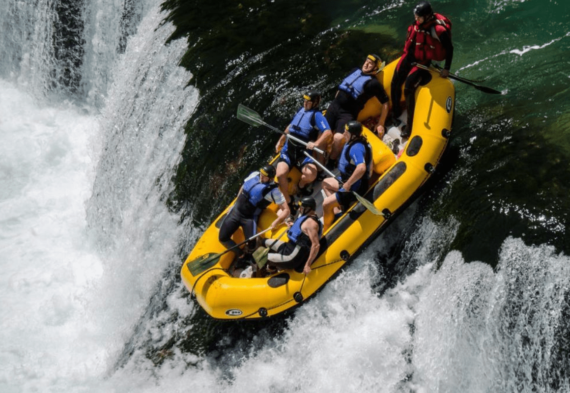 Идеи подарков для экстремала: от небесных просторов до головокружительных высот и стремительных рек